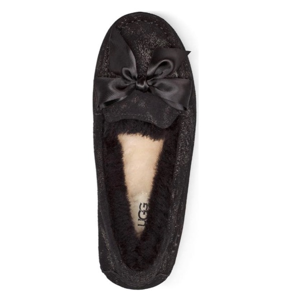 UGG Ansley Bow Brilliant Slippers. on Mercari | Slippers, Uggs, Ugg slippers